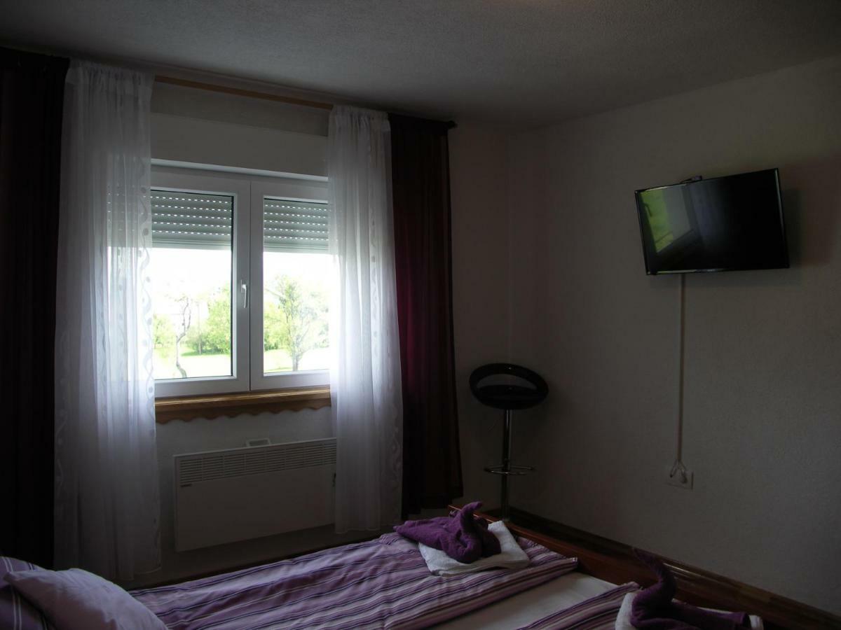 Apartments Zegarac House Korenica Luaran gambar
