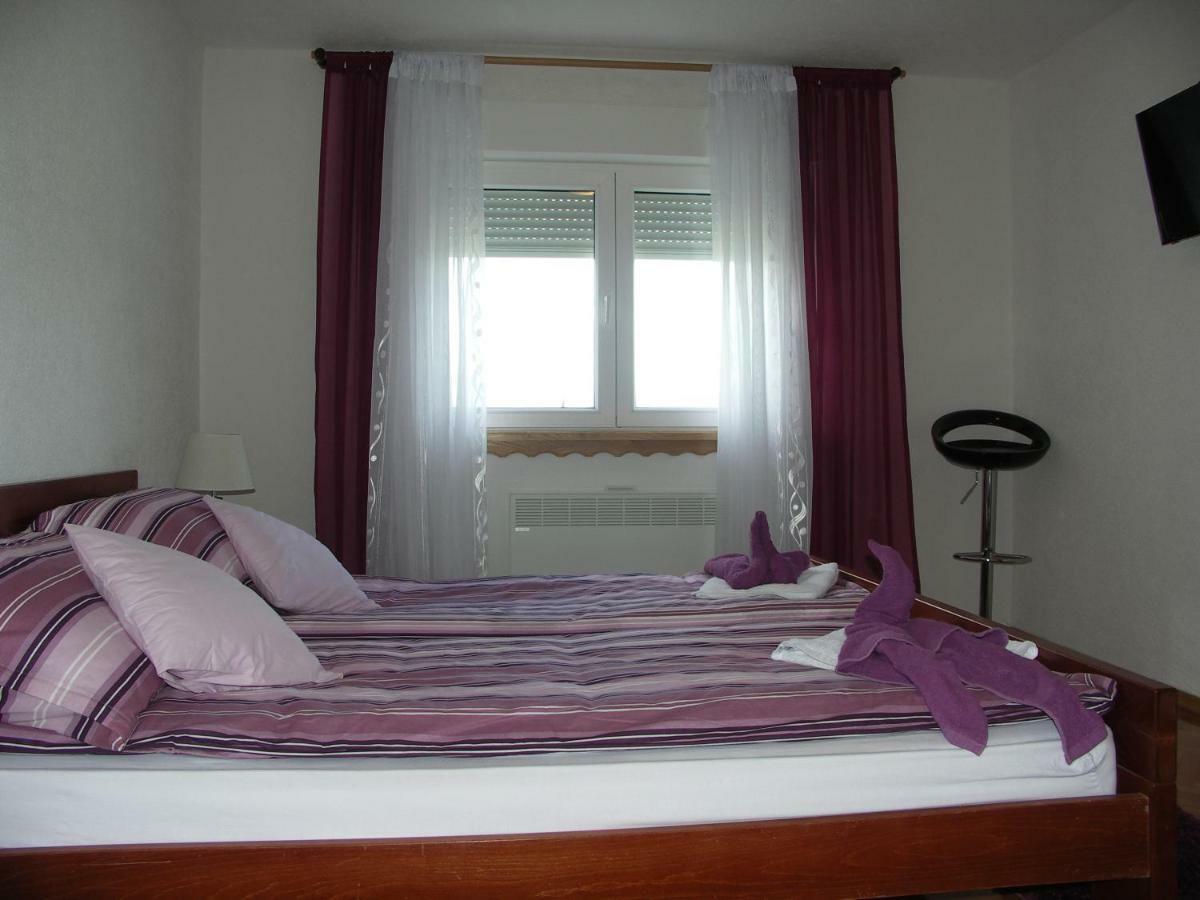Apartments Zegarac House Korenica Luaran gambar
